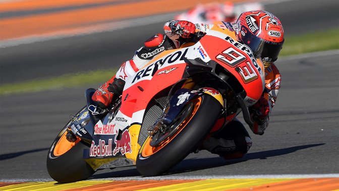 El campeón del mundo de MotoGP de 2013, 2014 y 2016, Marc Márquez, sobre la Honda RC213V.